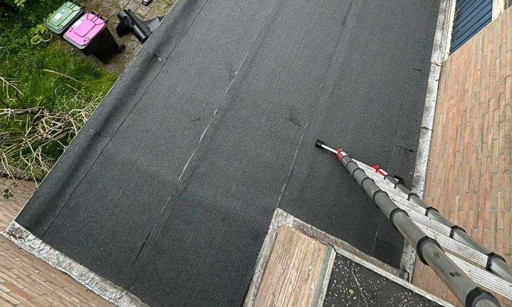 Plat dak geplaatst door dakdekker in Lemmer
